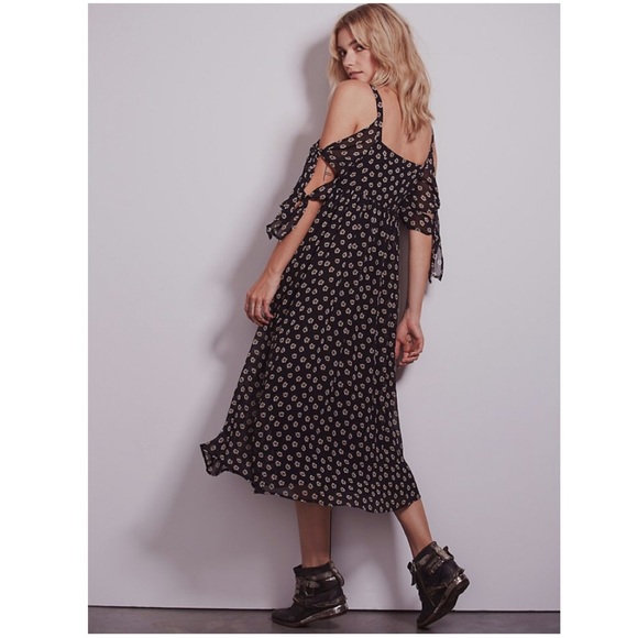 Free People Dresses & Skirts - Free People Tied to You Black Daisy Flowy Dress